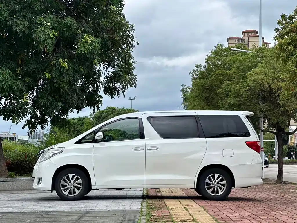 Toyota Alphard 2014 — фото 10