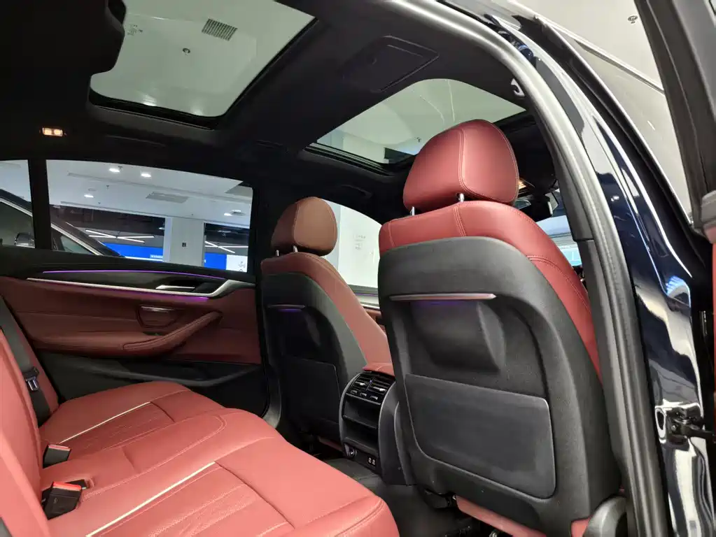 BMW 5 Series 2023 — фото 10