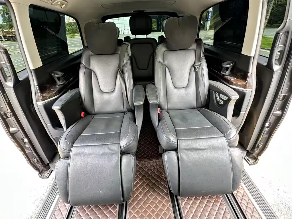 Mercedes-Benz V-Class 2019 — фото 10