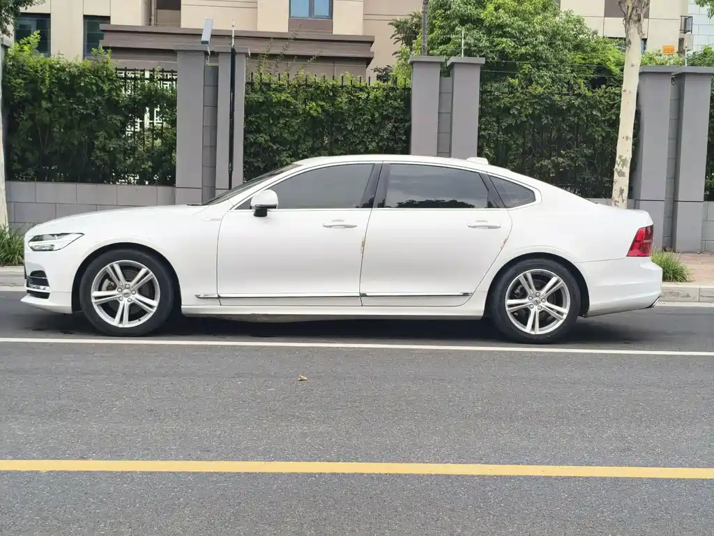 Volvo S90 2018 — фото 17