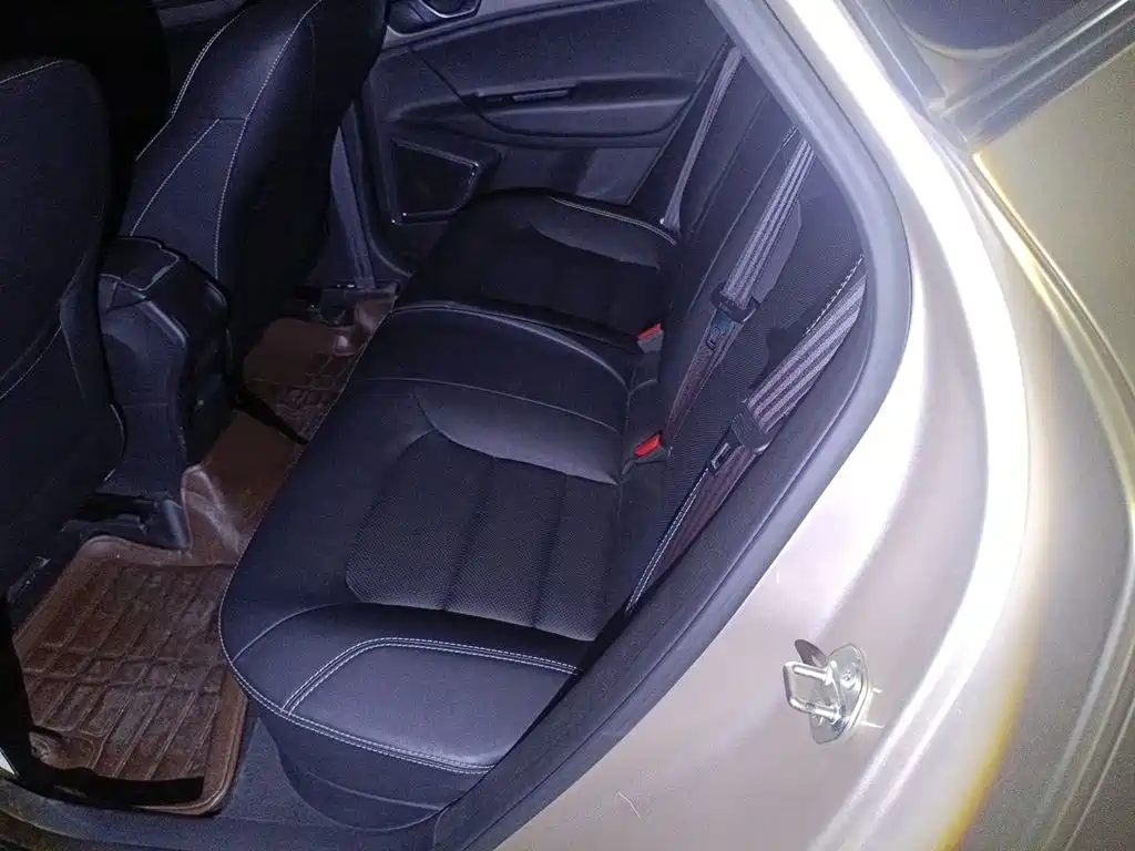 Geely Emgrand GS 2016 — фото 15