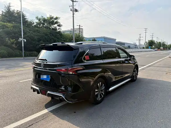Toyota Granvia 2024