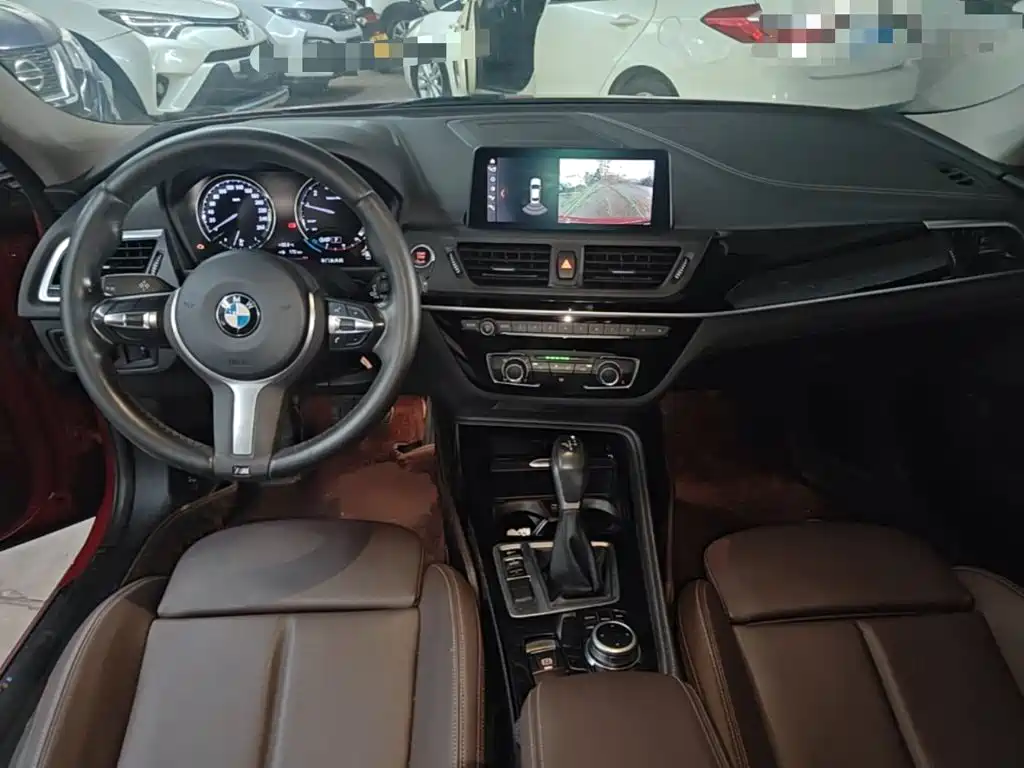 BMW 1 Series 2019 — фото 10