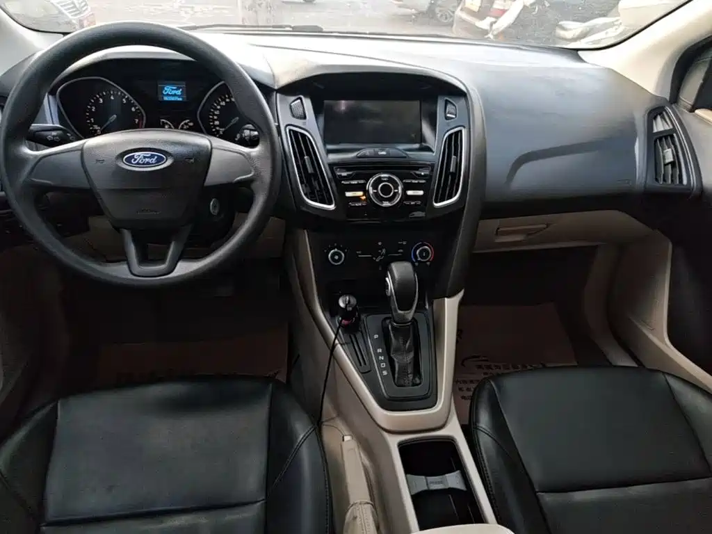 Ford Focus 2017 — фото 10