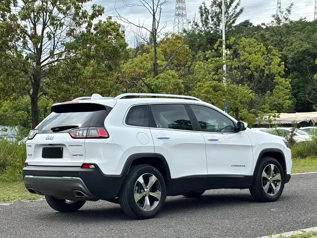 Jeep Cherokee 2019 — фото 4