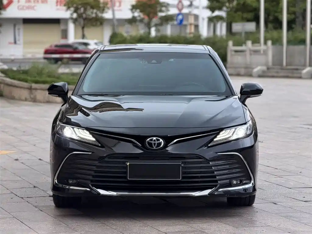 Toyota Camry 2024 — фото 2