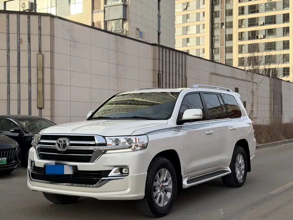 Toyota Land Cruiser 2017 — фото 1