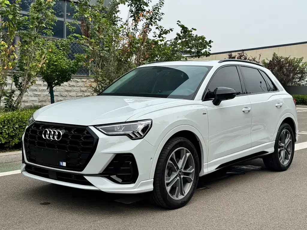 Audi Q3 2023 — фото 1