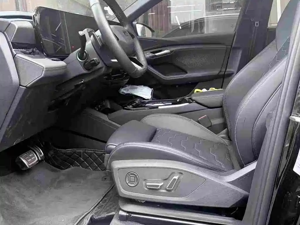 Audi Q6L e-tron 2025 — фото 4