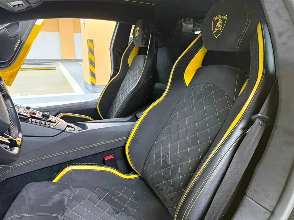 Lamborghini Aventador 2017 — фото 12