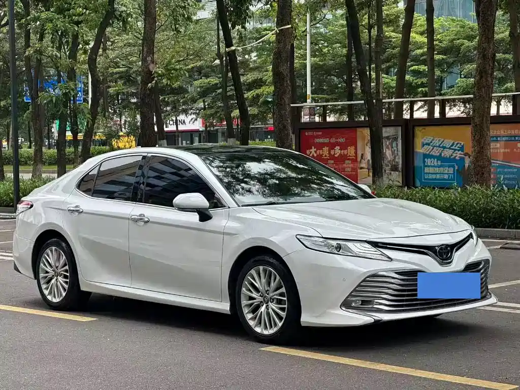 Toyota Camry 2020 — фото 1