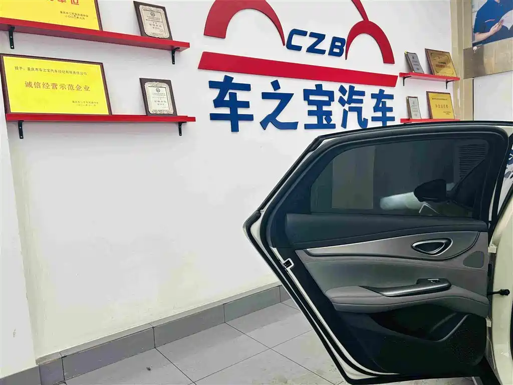 BYD Seal 07 DM-i 2025 — фото 24