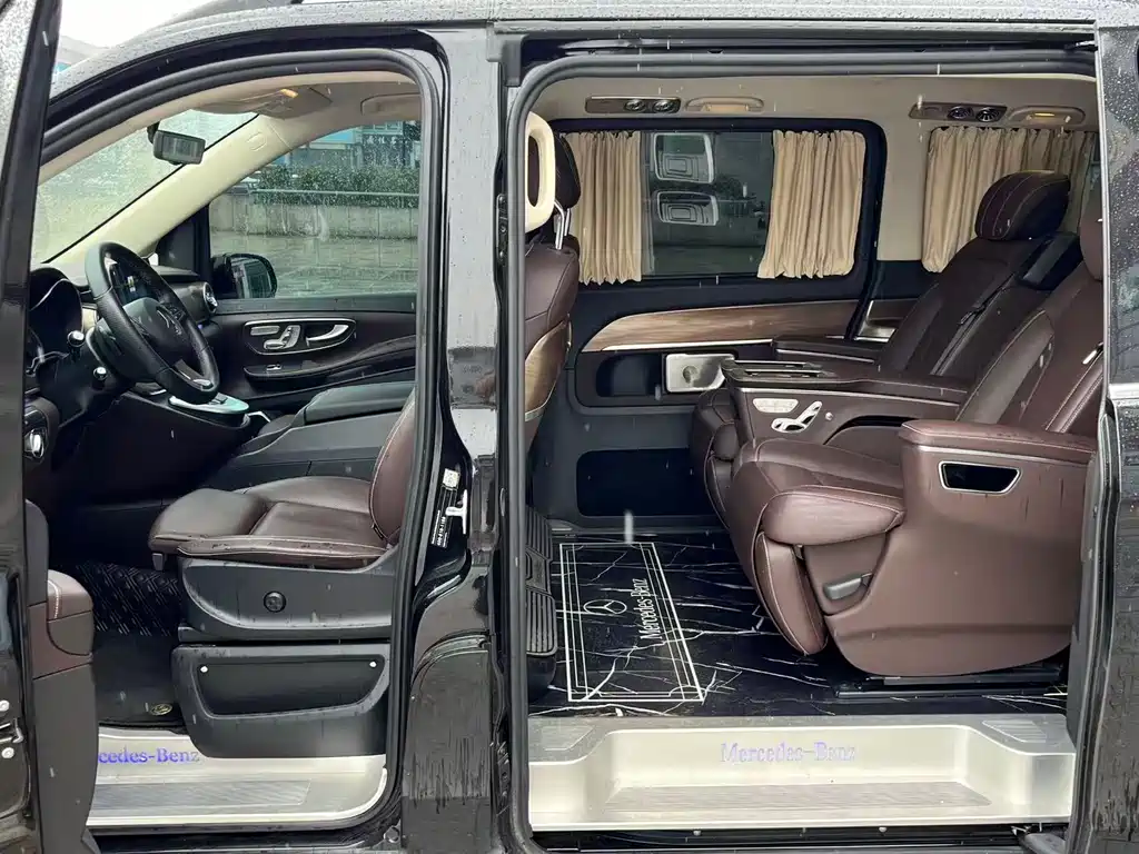 Mercedes-Benz V-Class 2023 — фото 4