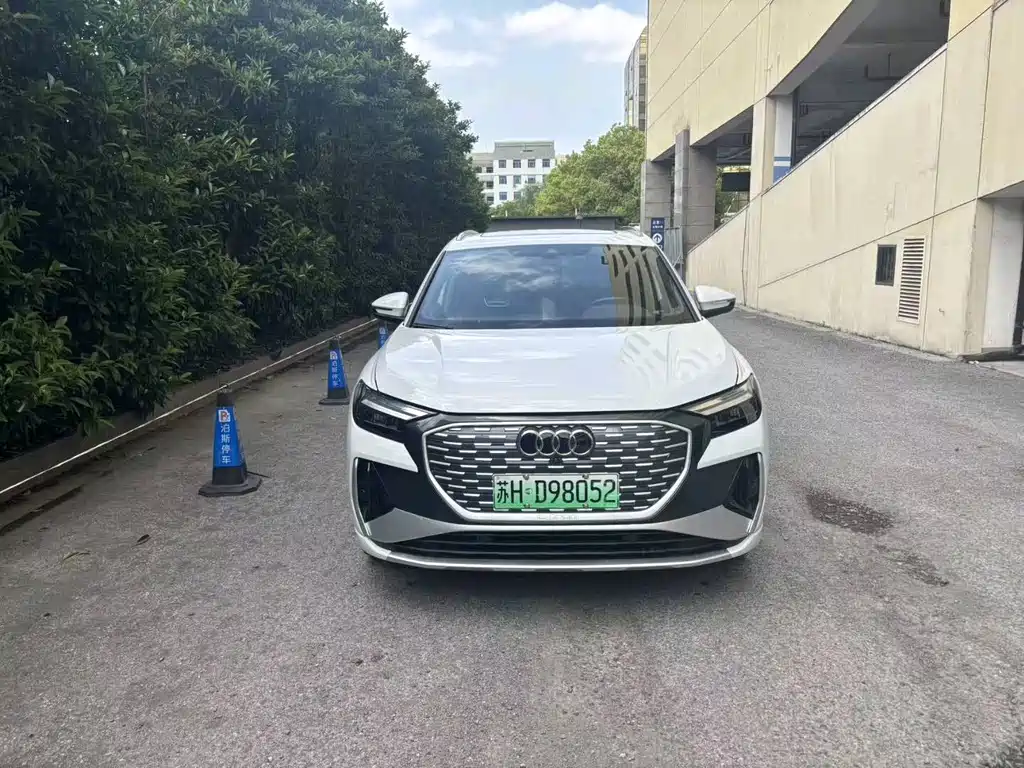 Audi Q4 e-tron 2023 — фото 2