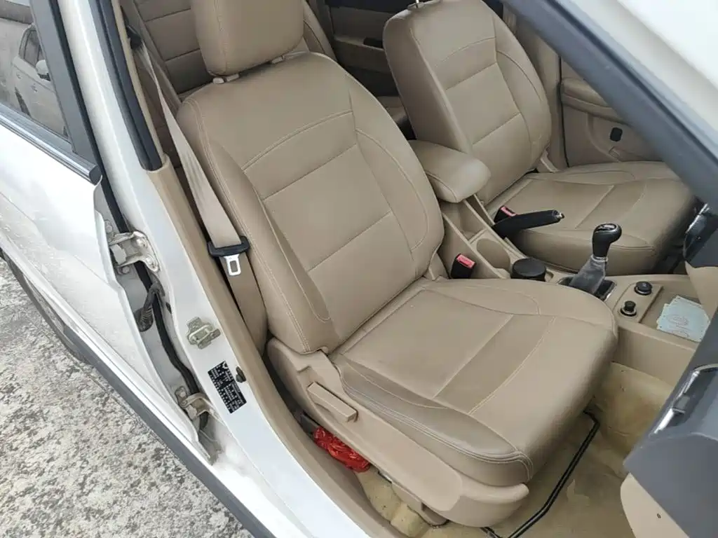 Wuling Hongguang 2015 — фото 25