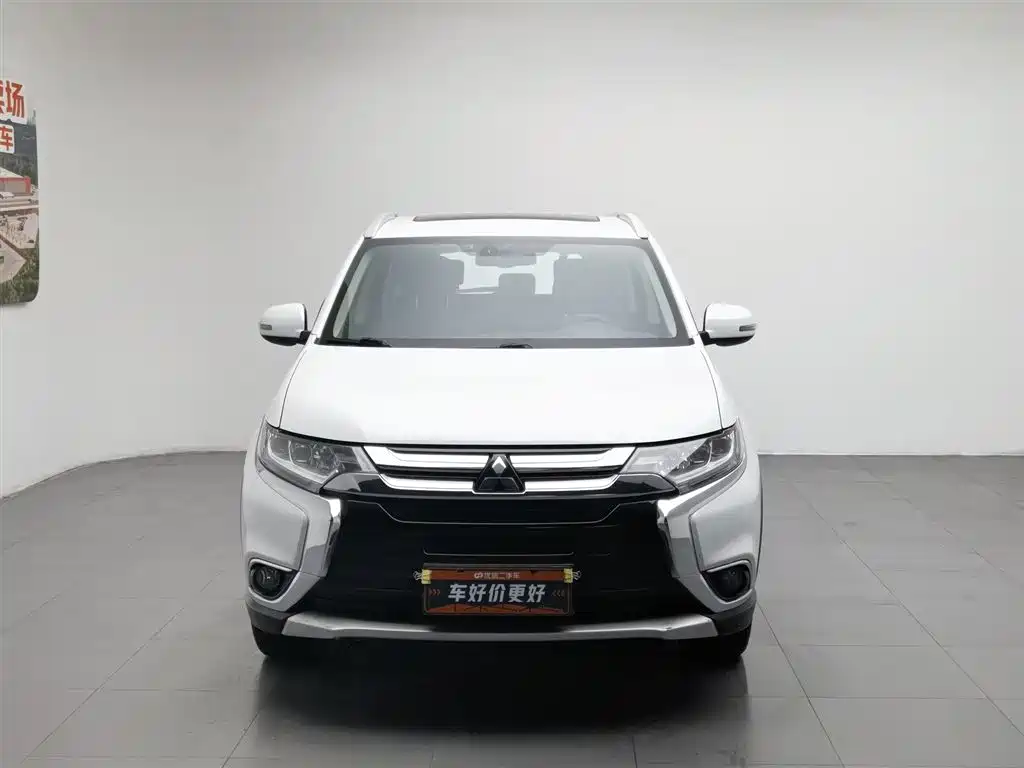 Mitsubishi Outlander 2017 — фото 3