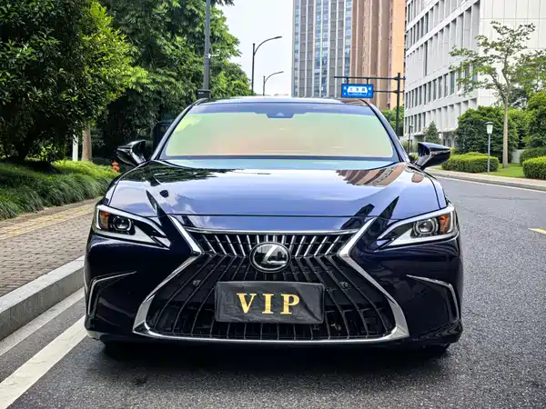 Lexus ES 2023