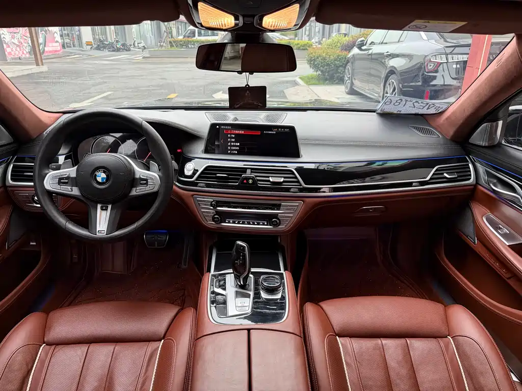 BMW 7 Series 2018 — фото 7