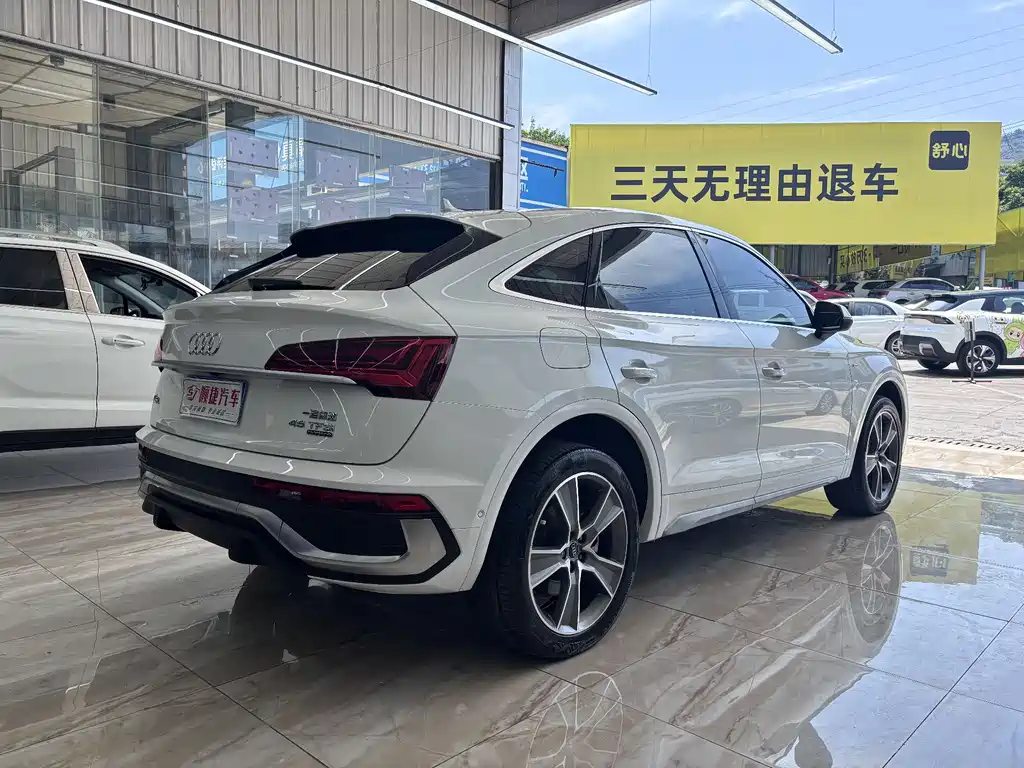 Audi Q5L Sportback 2023 — фото 11