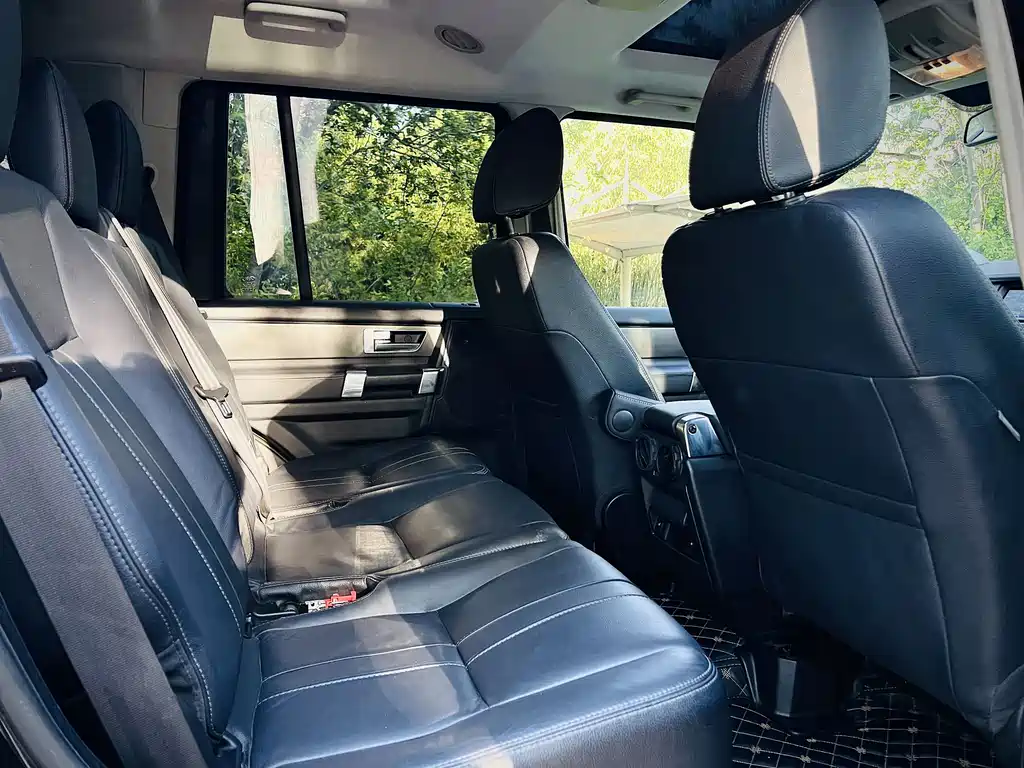 Land Rover Discovery 2015 — фото 15