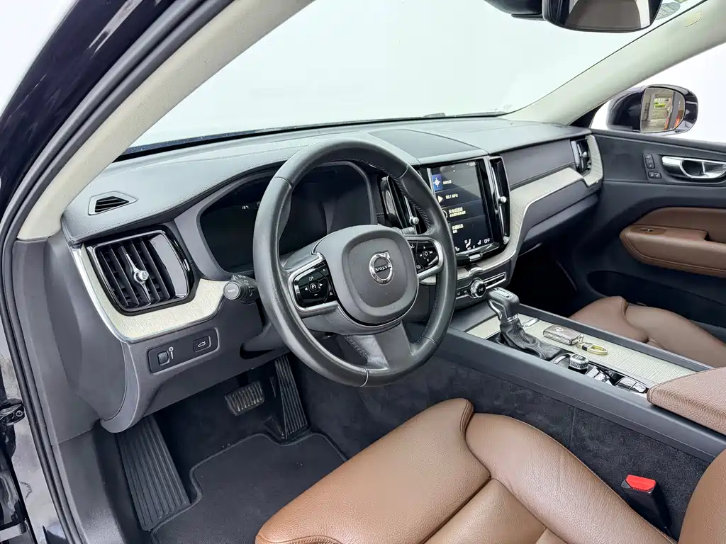 Volvo XC60 2019 — фото 4