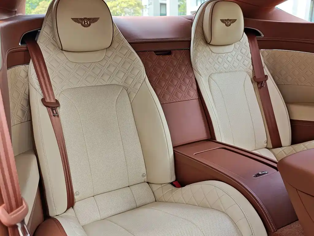 Bentley Continental 2019 — фото 14