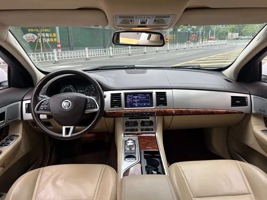 Jaguar XF 2013 — фото 16