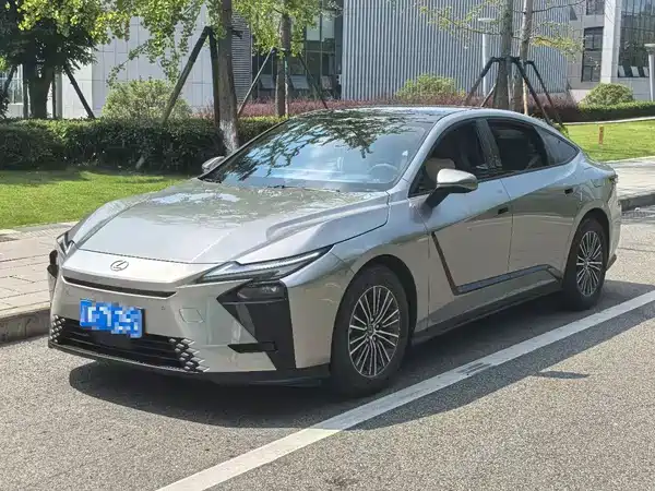 Lexus ES 2026