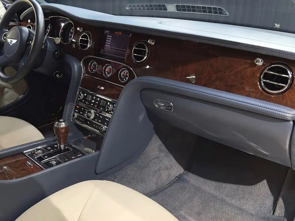 Bentley Mulsanne 2012 — фото 12