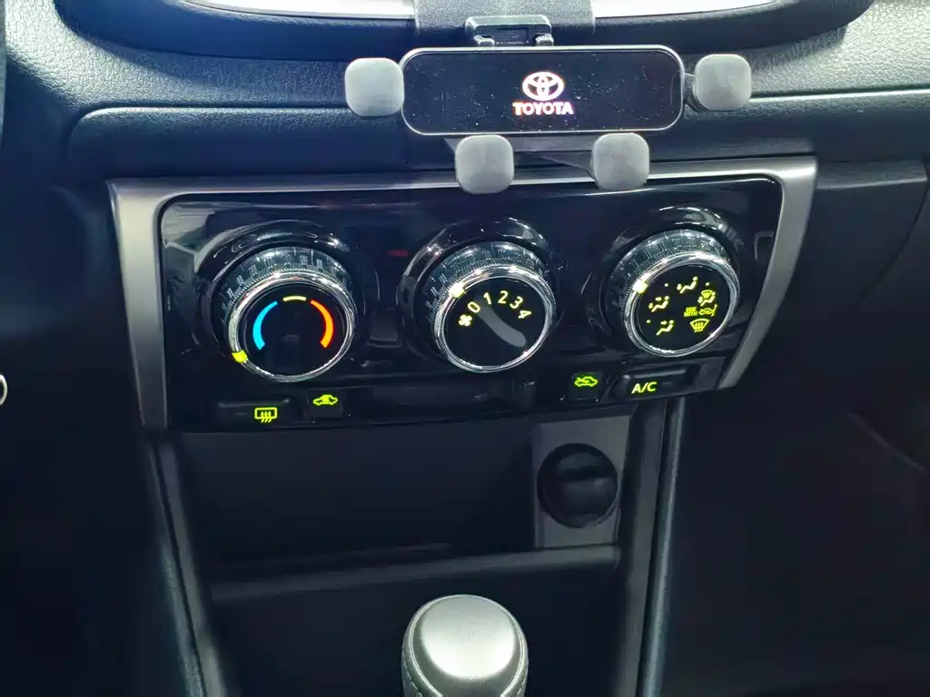 Toyota Yaris L 2022 — фото 8