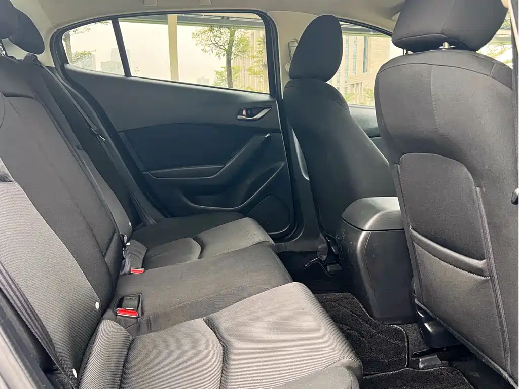 Mazda 3 Axela 2017 — фото 12