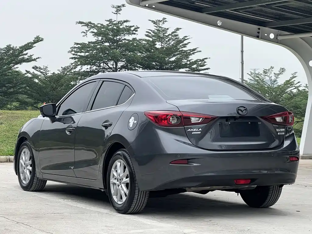 Mazda 3 Axela 2017 — фото 16