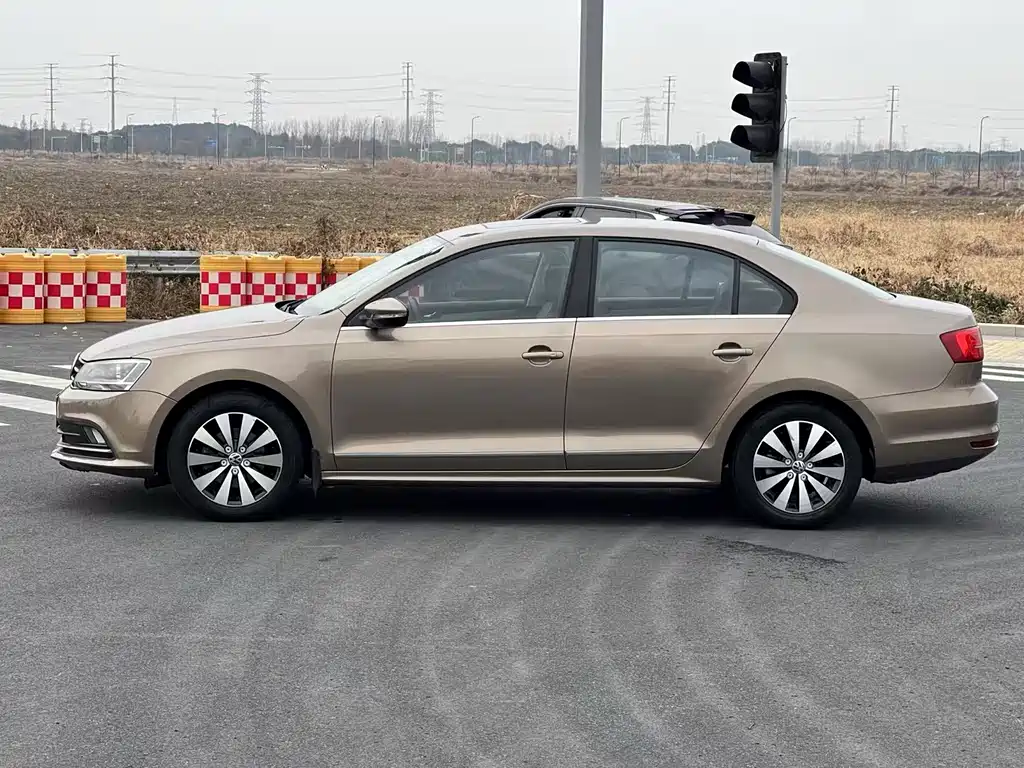 Volkswagen Sagitar 2017