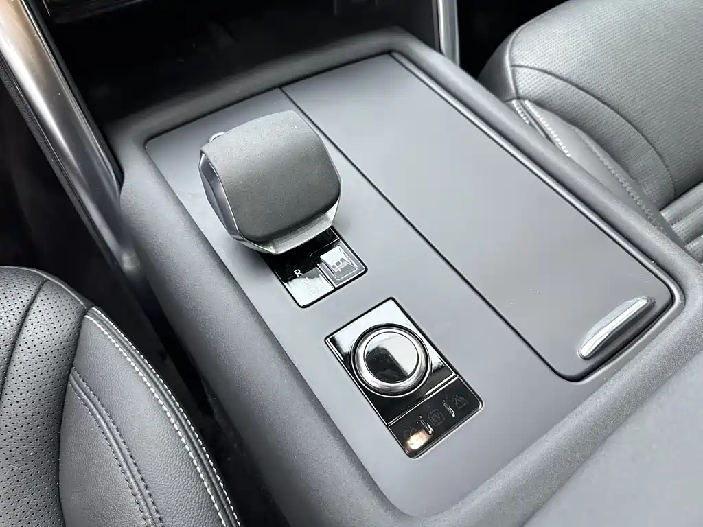 Land Rover Discovery 2022 — фото 8