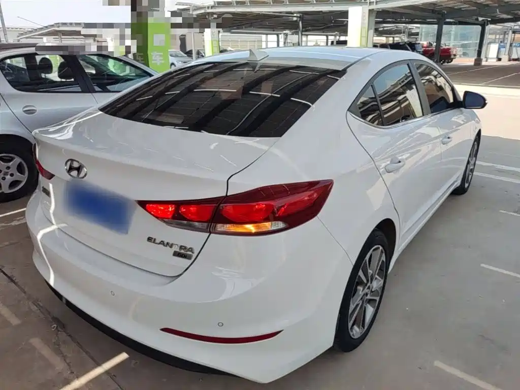 Hyundai Elantra 2016 — фото 7