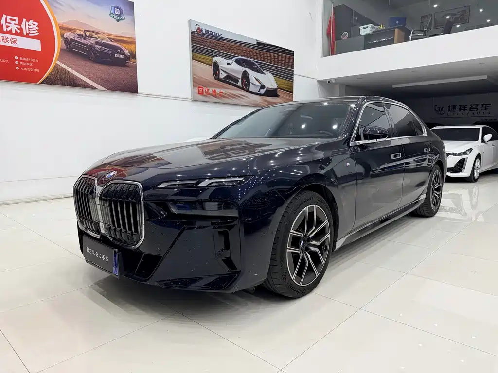 BMW 7 Series 2024 — фото 1