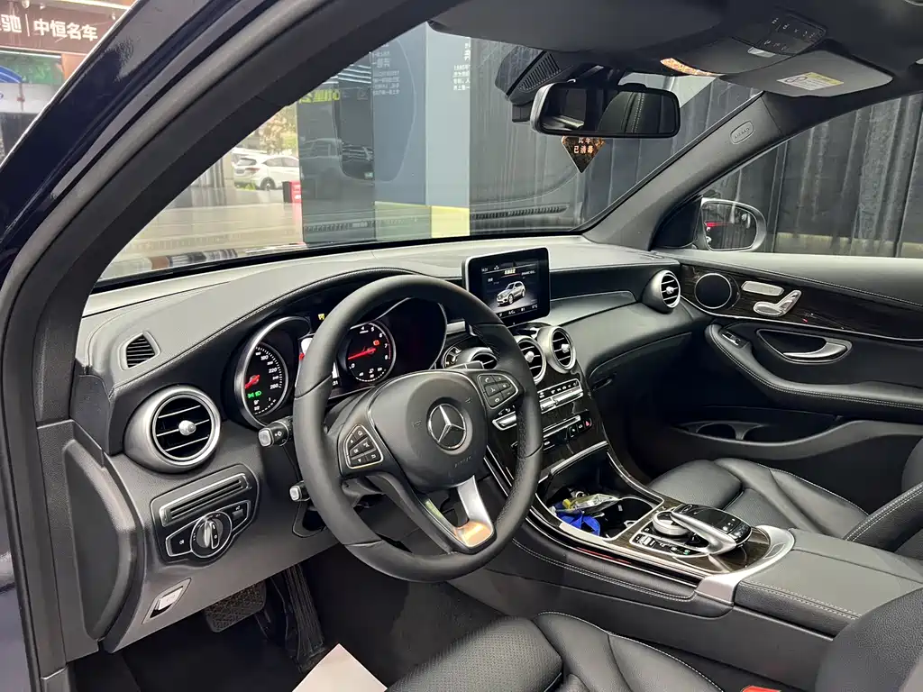 Mercedes-Benz GLC 2018 — фото 13