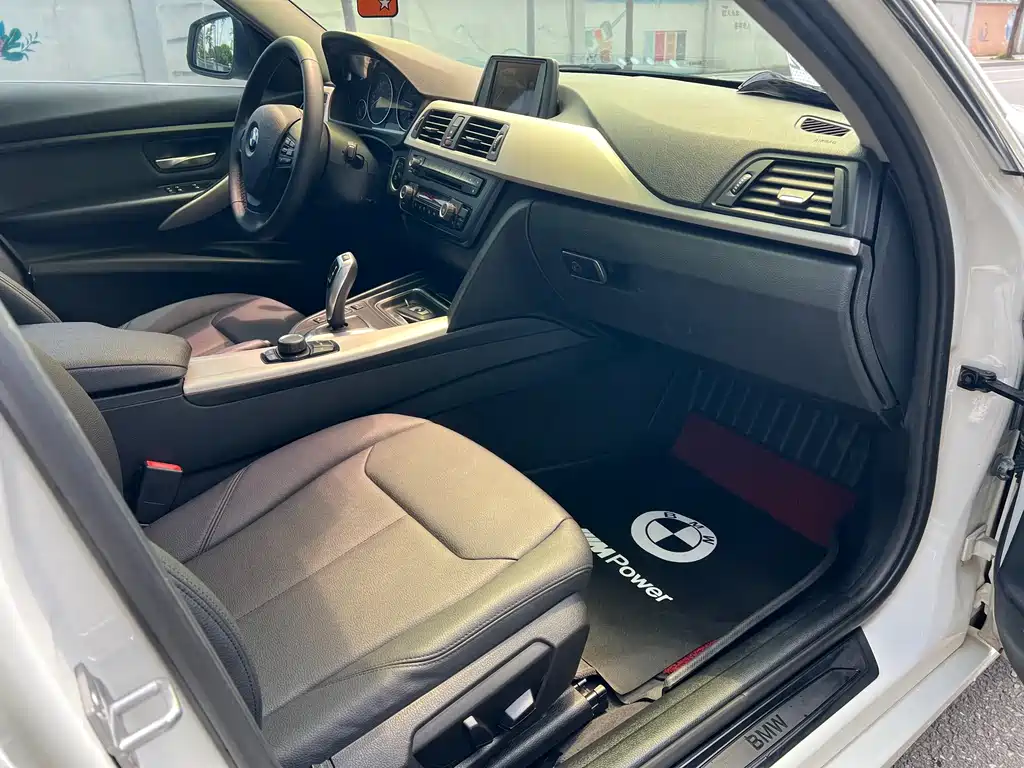 BMW 3 Series 2015 — фото 12