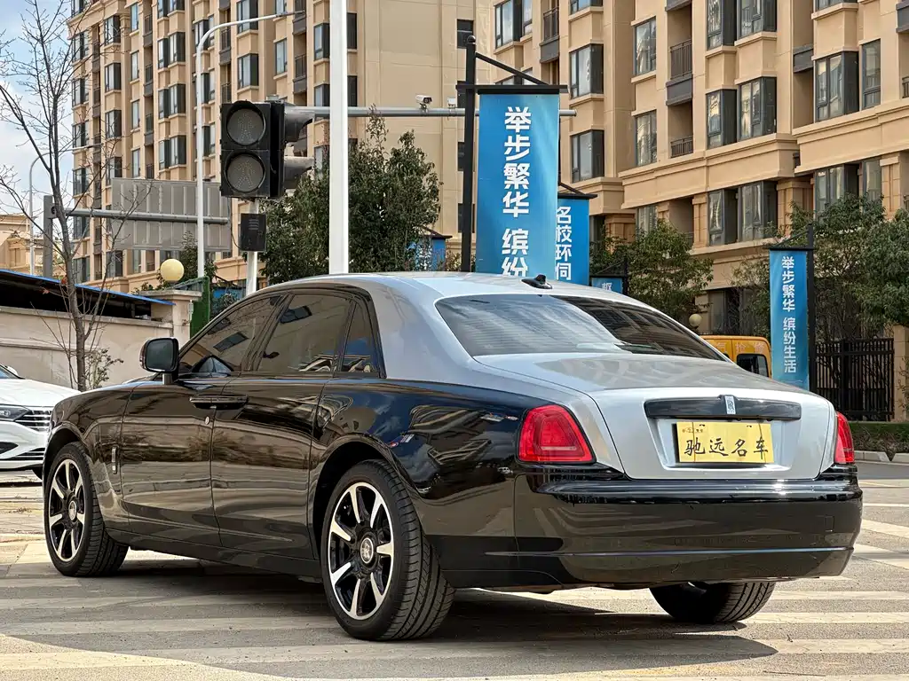 Rolls-Royce Ghost 2013 — фото 14
