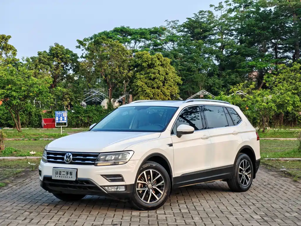 Volkswagen Tiguan L 2018 — фото 1