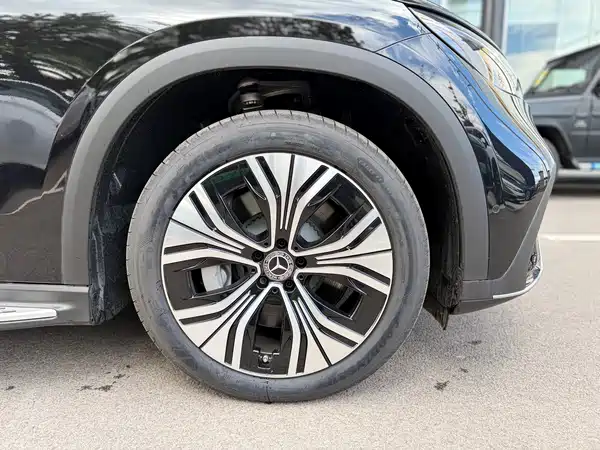 Mercedes-Benz EQE SUV 2025