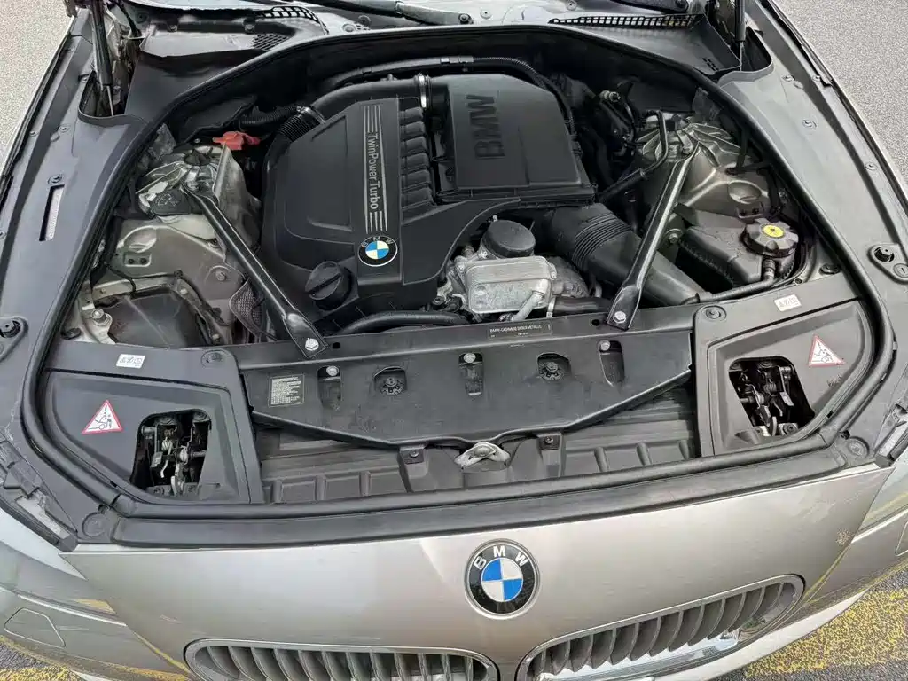 BMW 5 Series 2012 — фото 18