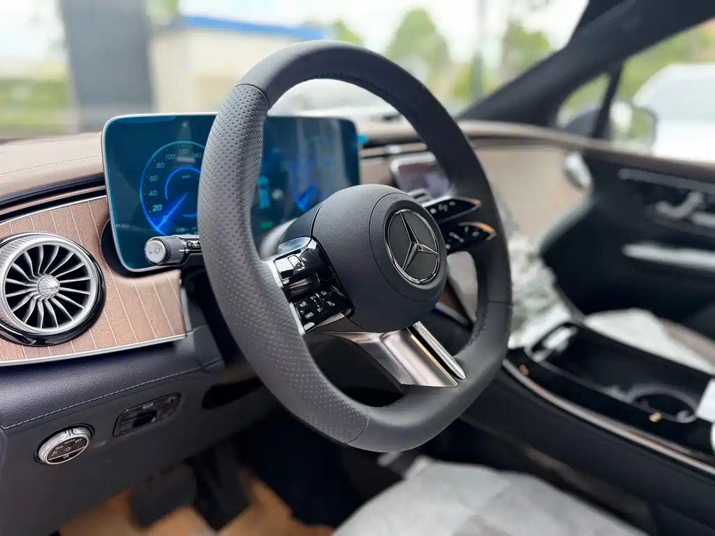 Mercedes-Benz EQE SUV 2025 — фото 13