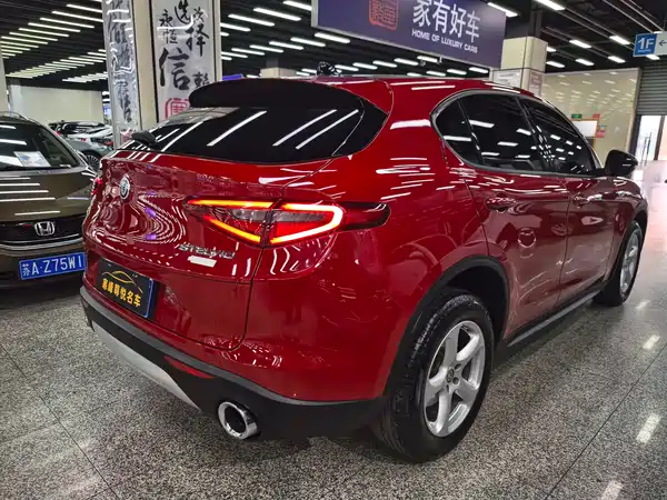 Alfa Romeo Stelvio 2017