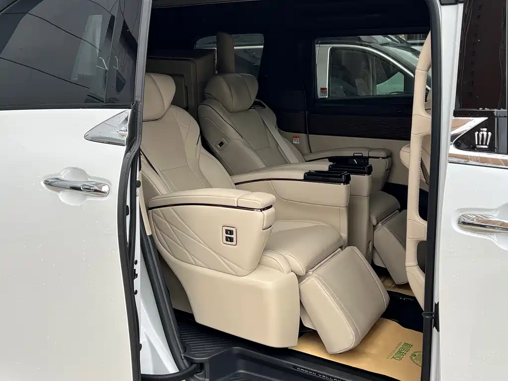 Toyota Vellfire — фото 10
