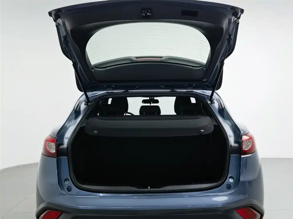 Mazda CX-4 2017 — фото 16