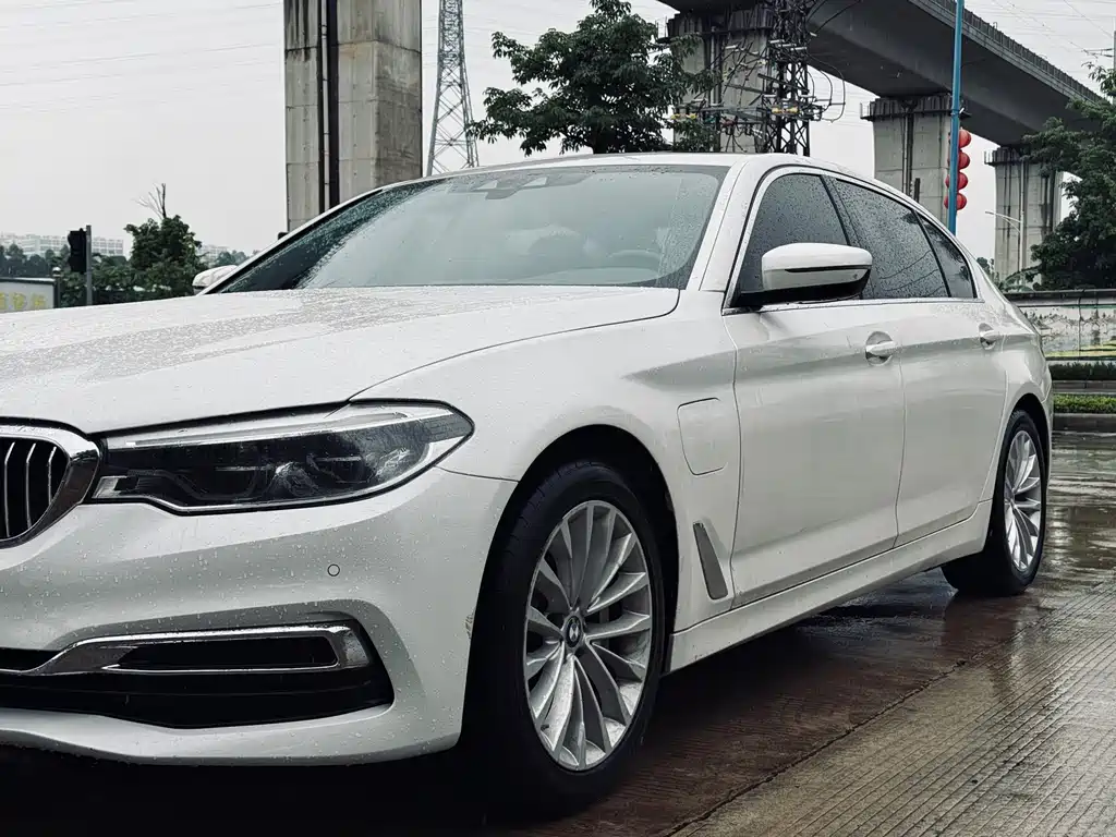 BMW 5 Series New Energy 2019 — фото 14