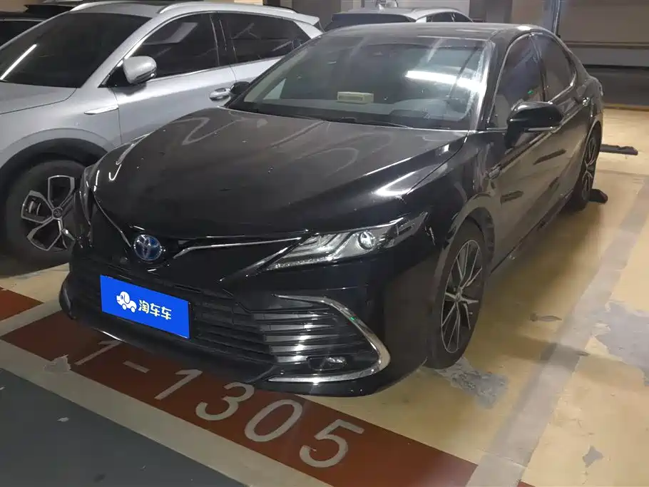 Toyota Camry 2022 — фото 1