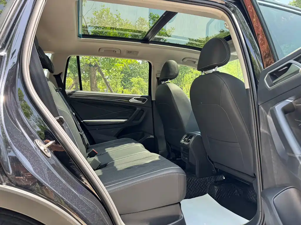 Volkswagen Tiguan L 2023 — фото 19