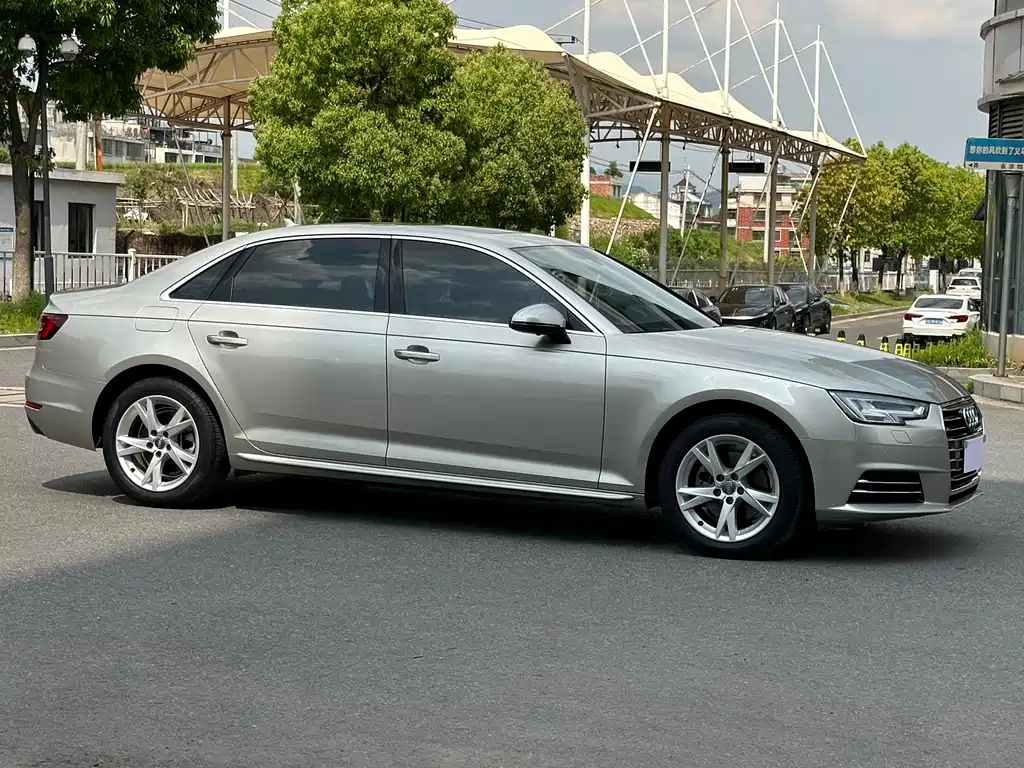 Audi A4L 2018 — фото 3